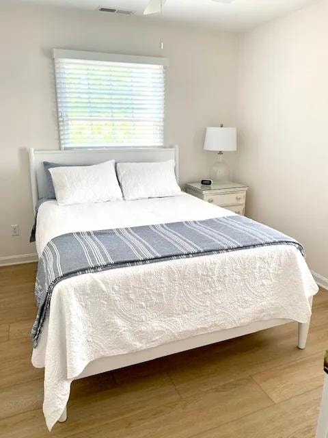 Queen bedroom at 203 Parkwood