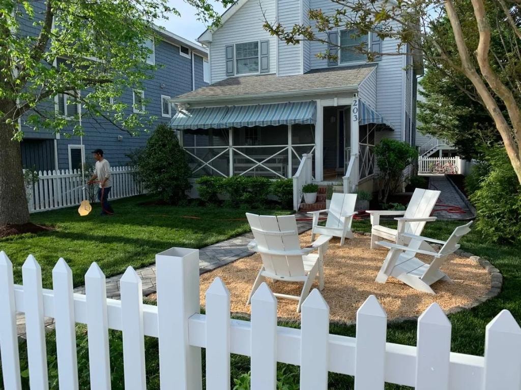 Front of 203 Parkwood with picket fence